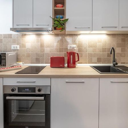 Two-Bedroom Apartment In The Centre 마카르스카 외부 사진